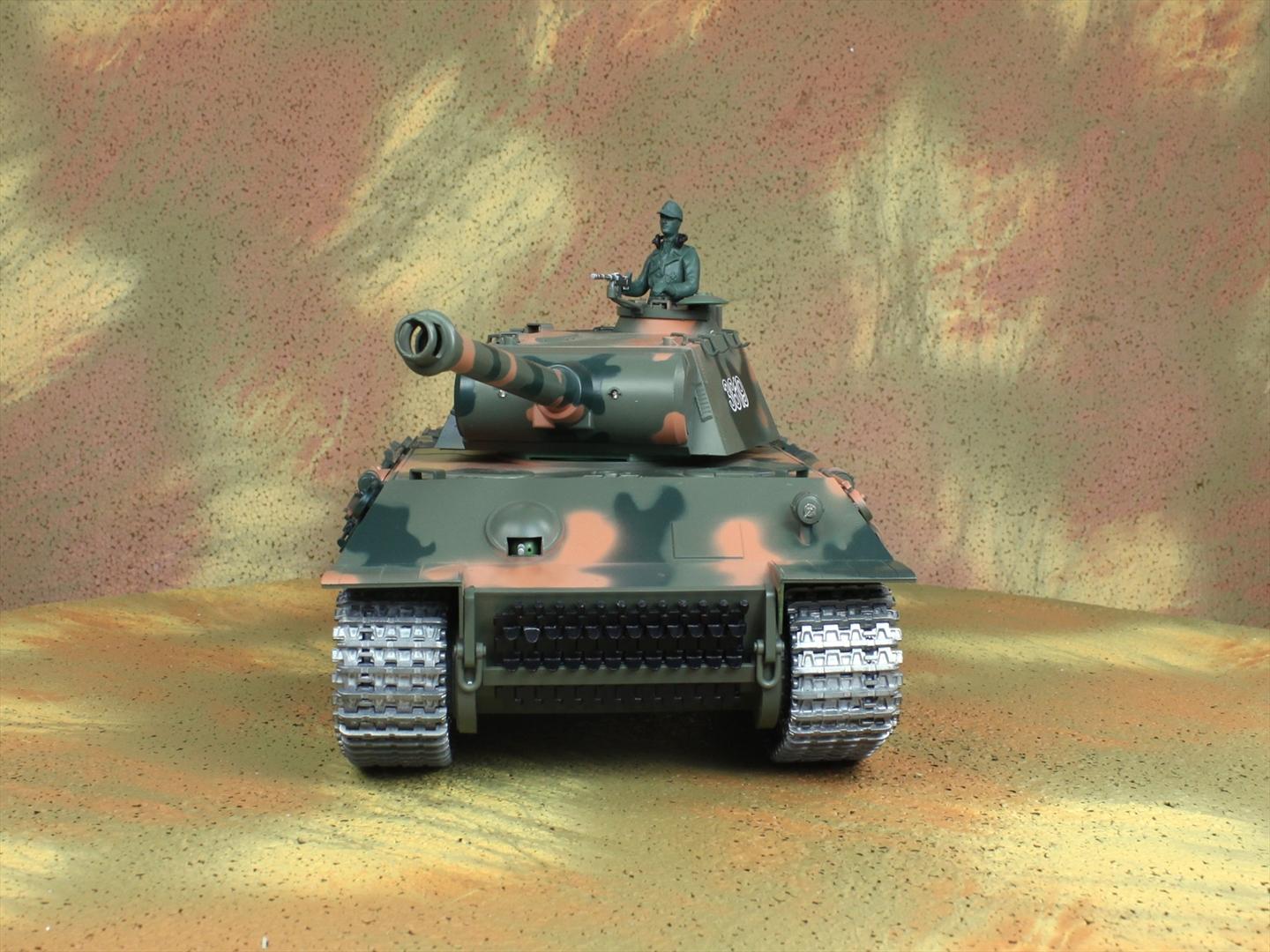 HENG-LONG Toys 3819 RC Scale Model Tank, World War II Germany Panther Remote Control Tank.