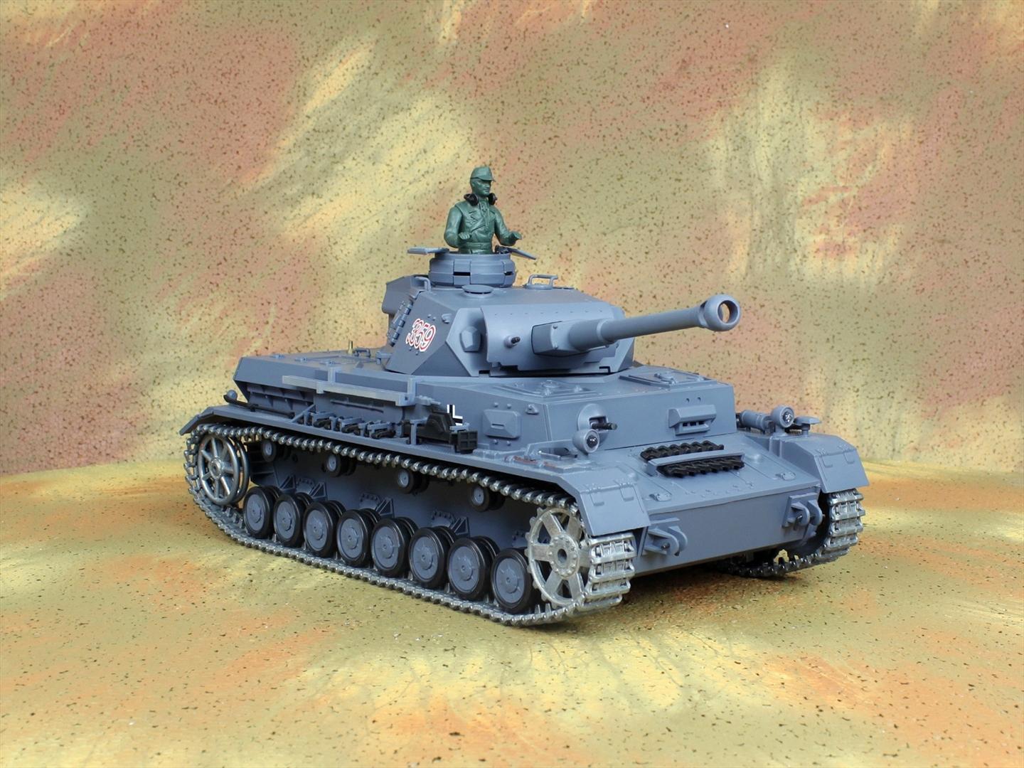 HENG-LONG Toys 3868 RC Scale Model Tank, World War II German StuG III Ausf. F/8 (Sd.Kfz.142/1) Remote Control Tank.