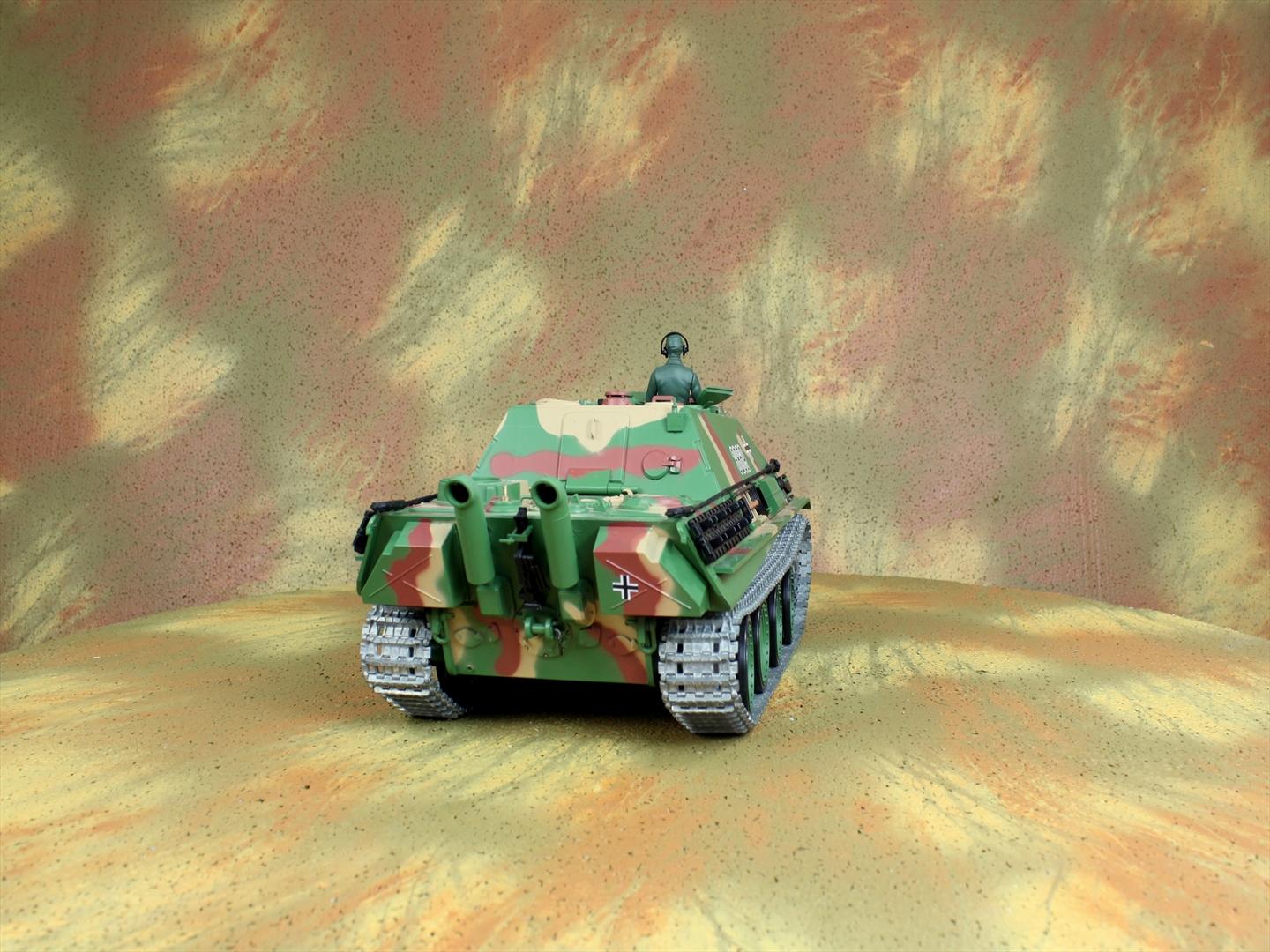HENG-LONG Toys 3869 RC Scale Model Tank, World War II Jagdpanther German Tank Destroyer Remote Control Tank.