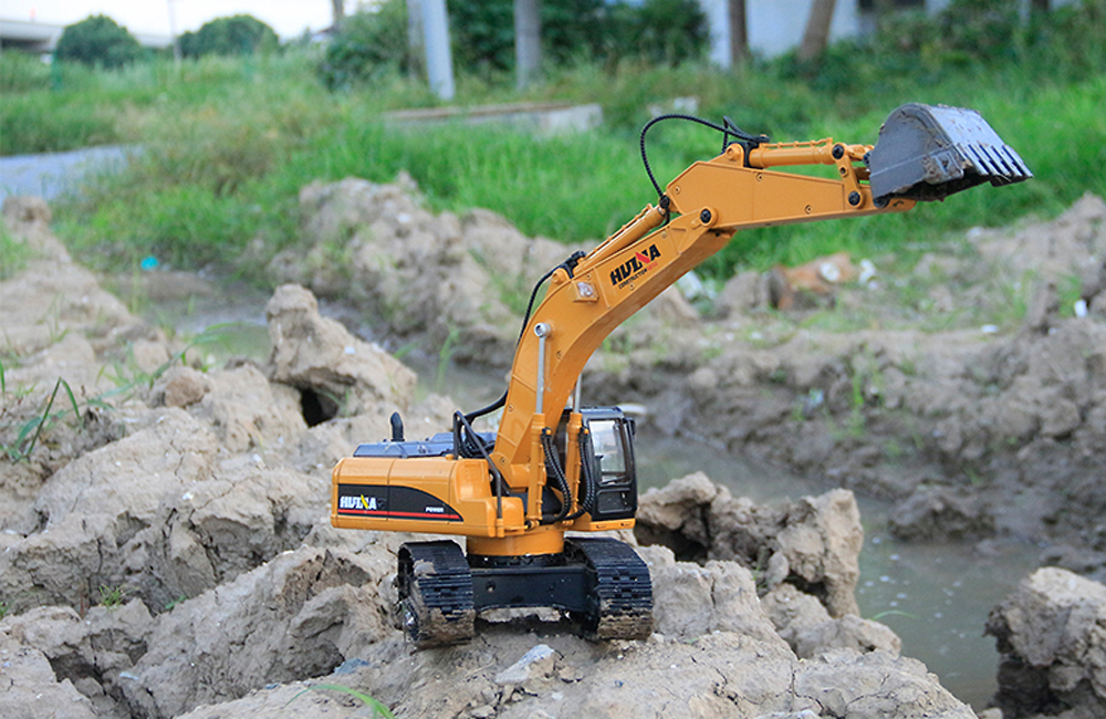Remote Control Excavator Toy 1/14 Scale RC Excavator, Full Functional Construction Vehicles 15 Channel Rechargeable RC Truck with Metal Shovel and Lights Sounds