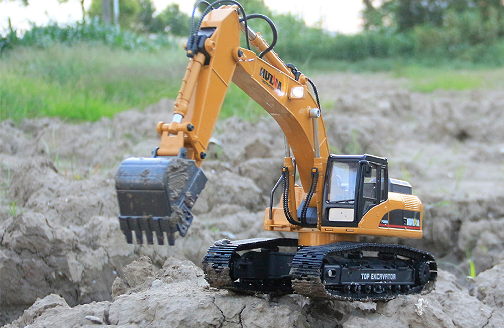 Remote Control Excavator Toy 1/14 Scale RC Excavator, 22 Channel Upgrade Full Functional Construction Vehicles Rechargeable RC Truck with Metal Shovel and Lights Sounds