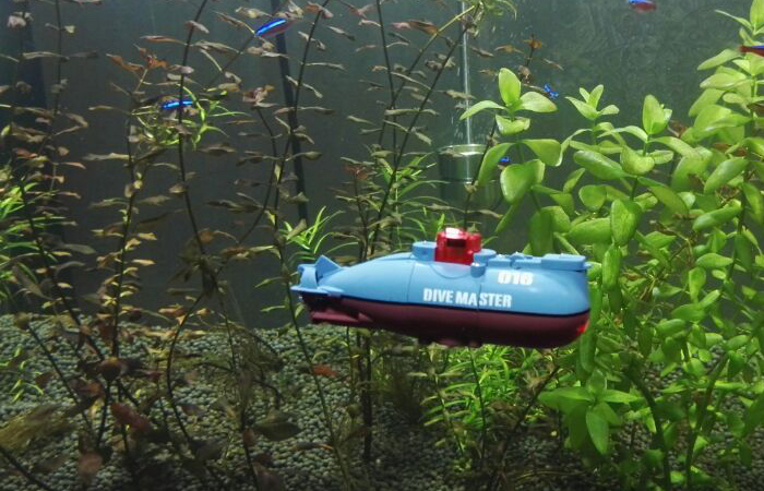 Remote Control Submarine (jet jam rc boat, red aquarium plants, fish tank terrarium).