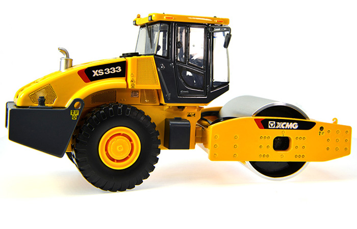 1/35 Scale Model XCMG XS333 Single Drum Roller Compactor Engineering machinery Diecast Model.
