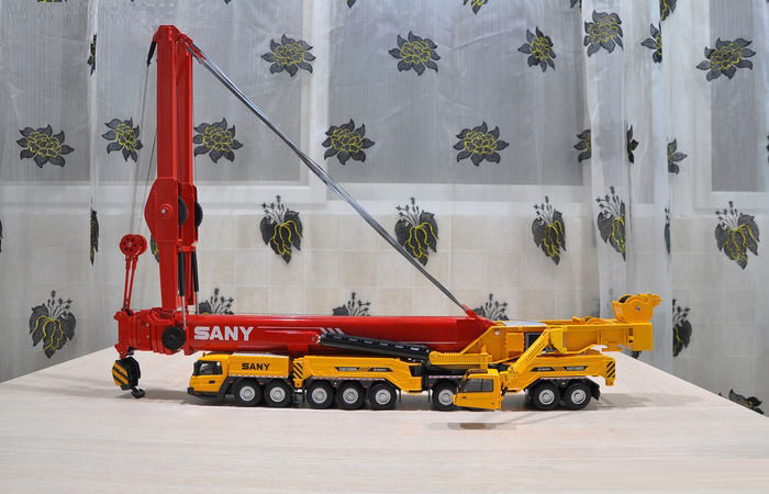 SANY SAC12000 1200 Ton All-Terrain Mobile Crane Diecast Model Construction Machinery Scale Model.