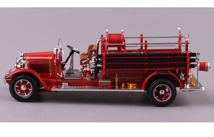 1/18 Scale Truck Diecast Model Lucky-Diecast 20188, 1932 BUFFALO TYPE 50 FIRE ENGINE Collection.