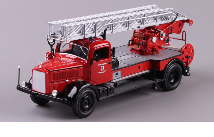 1/24 Scale Truck Diecast Model Lucky-Diecast 20228, 1944 MERCEDES BENZ L4500F Fire Engine Collection.