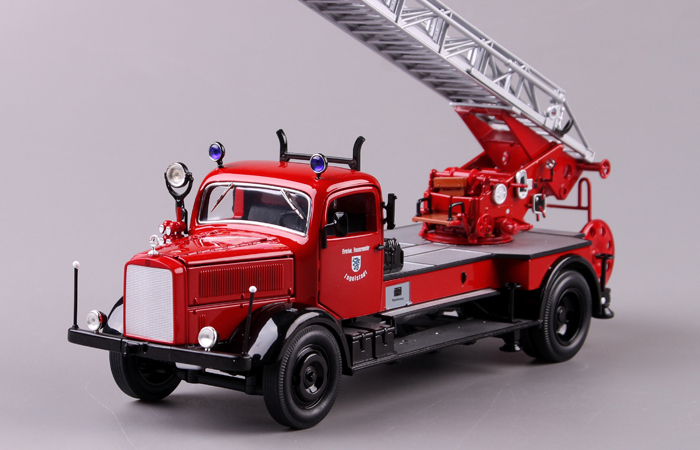 1/24 Scale Truck Diecast Model Lucky-Diecast 20228, 1944 MERCEDES BENZ L4500F Fire Engine Collection.