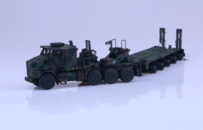 Oshkosh HET M1070 A1 with M1000 trailer Diecast Model, Scale Model, military models, oshkosh military trucks, military vehicles, heavy truck, tactical trucks.