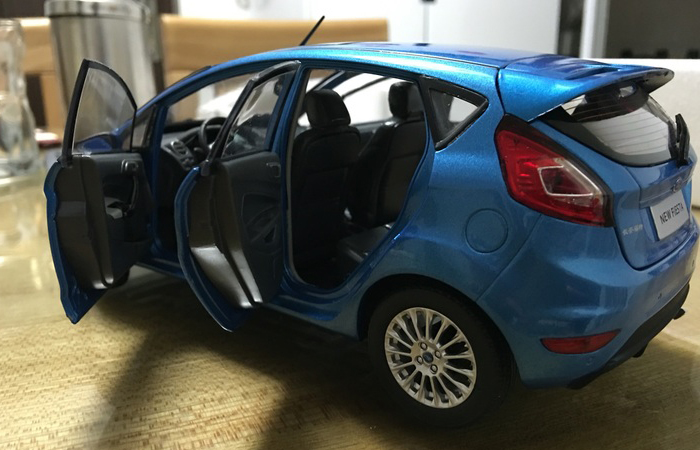 1/18 Scale Model FORD New FIESTA 2013 Original Diecast Model Car, Gifts, toys, collectibles, Display Model,  Static Model, Metal model car.