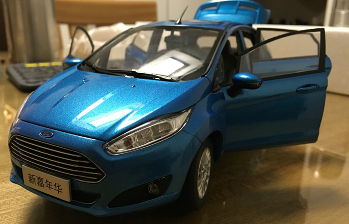 1/18 Scale Model FORD New FIESTA 2013 Original Diecast Model Car, Gifts, toys, collectibles, Display Model,  Static Model, Metal model car.