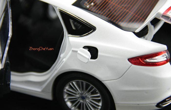 1/18 Scale Model Ford New Mondeo 2013 Original Diecast Model Car, Gifts, toys, collectibles, Display Model Static Model.