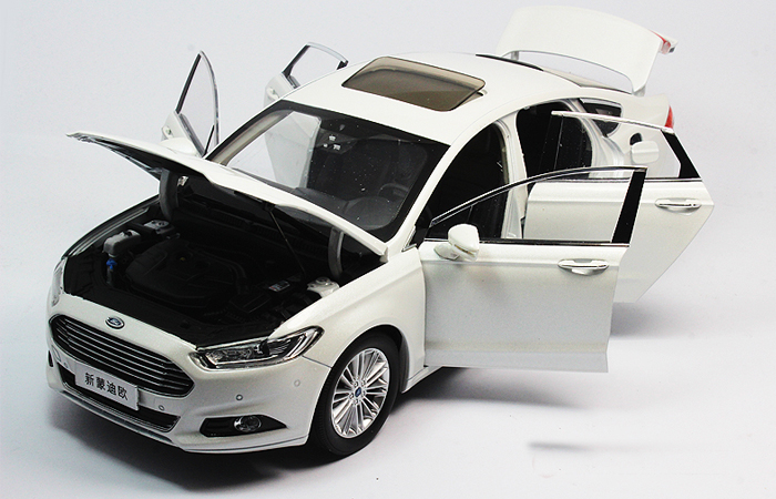 1/18 Scale Model Ford New Mondeo 2013 Original Diecast Model Car, Gifts, toys, collectibles, Display Model Static Model.