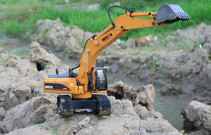 RC Excavator, rc car body reamer, bruder construction truck with crane, hiab lorry loader.
