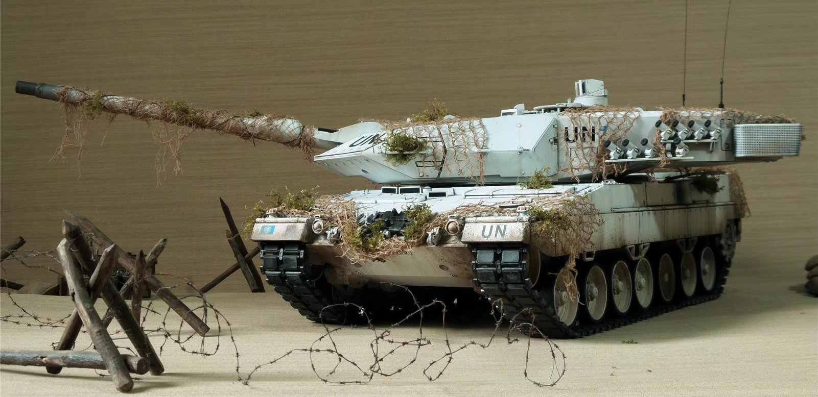 HENG-LONG Remote Control Scale Model Tank 3889 RTR GERMAN leopard 2 A6 Main Battle Tank.