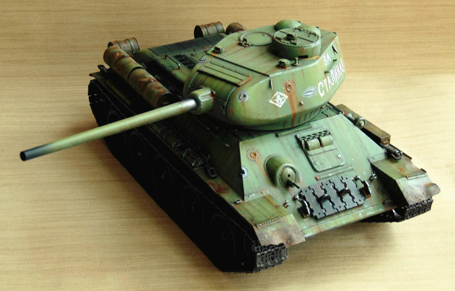 HENG-LONG Remote Control Scale Model Tank 3909 RUSSIA Soviet T-34 RC Tank.