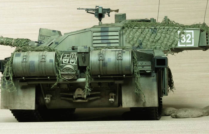 HENG-LONG Remote Control Scale Model Tank 3908 RTR British Challenger 2 Main Battle Tank.