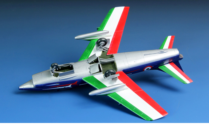 Meng-Model DS-004 1/72 Scale Plastic Model Kit Italy G.91R Light Fighter-Bomber Scale Model, Static Aircraft Model.