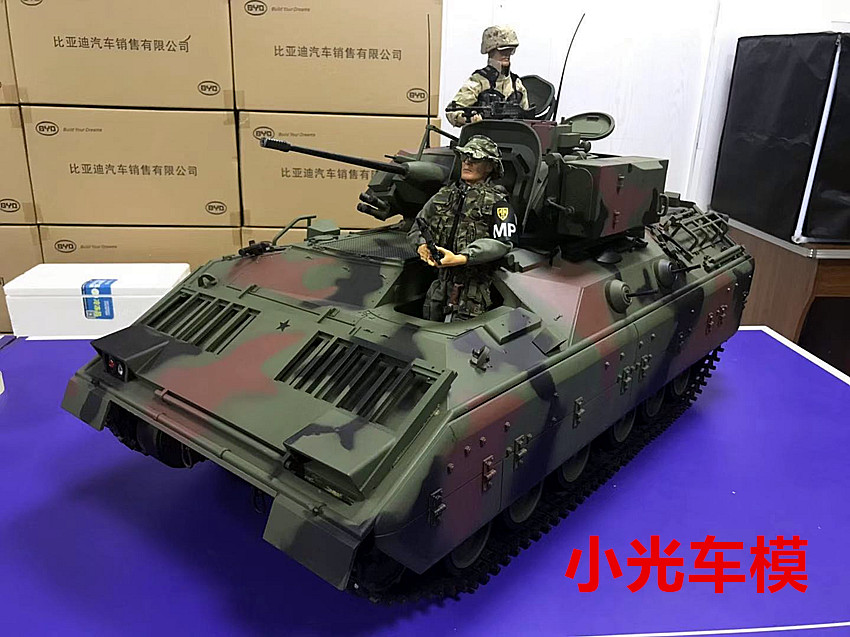 1/6 Huge Scale M2 Bradley Fighting Vehicle (BFV) Scale Mode, U.S. Army Bradley Armored Infantry Fighting Vehicle 1:6 Scale Mode.