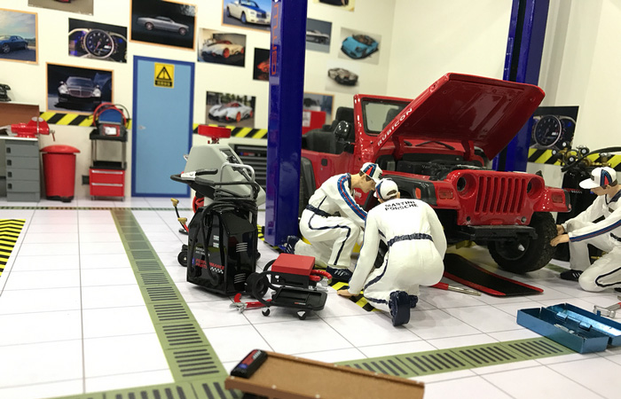 1/18 Scale Car Repair Shop Scenes Diorama For Collect Your 1:18 Diecast Scale Model Cars.
