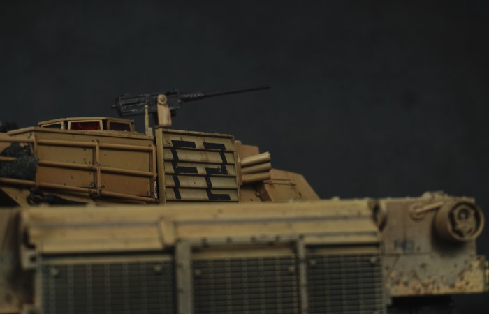 U.S M1A2 Abrams Main Battle Tank Desert Storm Camouflage Construction and Weathering Desert Yellow remote control scale model.