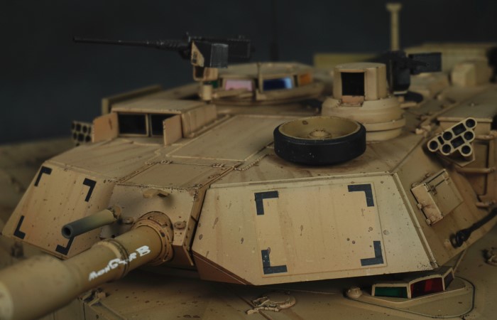 U.S M1A2 Abrams Main Battle Tank Desert Storm Camouflage Construction and Weathering Desert Yellow remote control scale model.