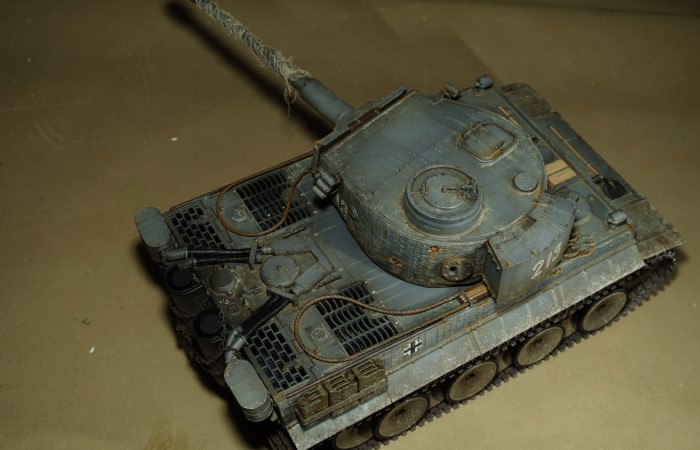 RC Battle Tank - Tiger I (German Gray) Covered with Zimmerit, Painting & Weathering 1/16th scale Tiger 1 Ausf E Tank Zimmerit anti-magnetic armor, Panzer Tiger 1 Tank (Late w/ Zimmerit) scale model.