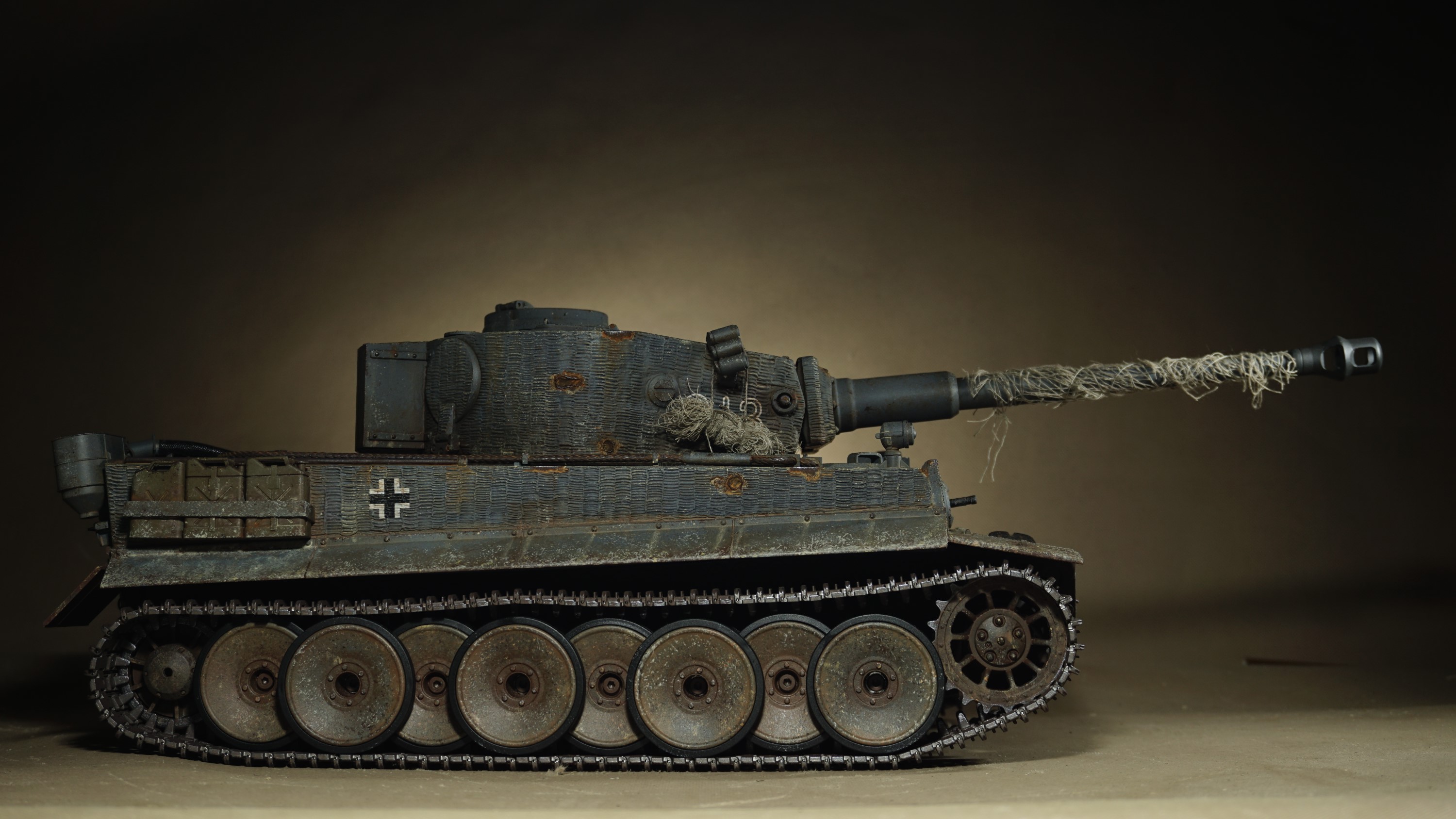 Tiger 1  RC Tank (trumpeter plastic models, torro rc tiger, large scale huey model).
