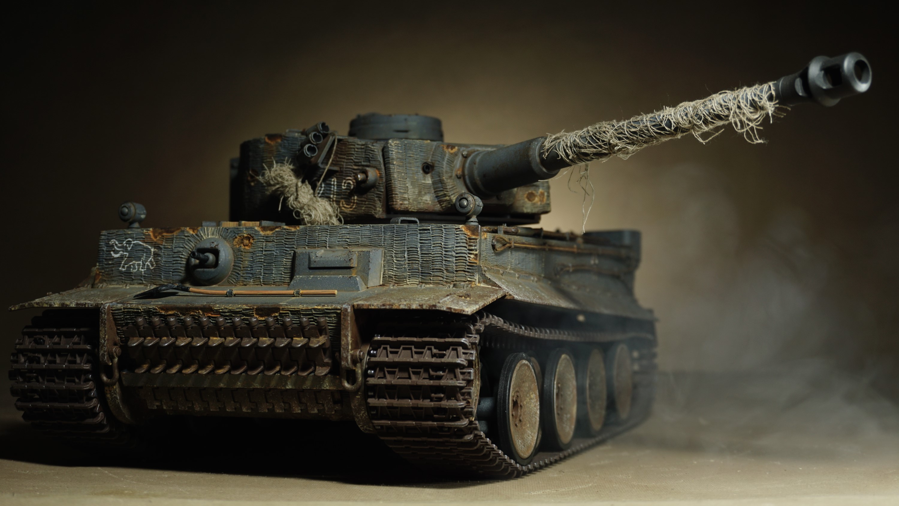 Tiger 1  RC Tank (diecast funeral cars, kyosho diecast, gas tank off road).